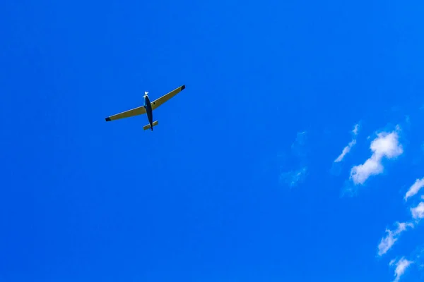 Airplane Flying Blue Sky Clouds Eggestedt Schwanewede Osterholz Lower Saxony — Stock Photo, Image