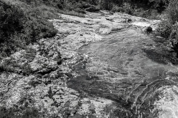 Água Corrente Uma Pequena Cachoeira Fluvial Vang Valdres Innlandet Noruega — Fotografia de Stock
