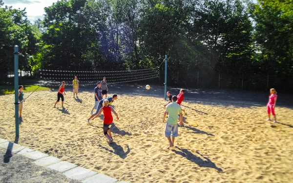 Leherheide Bremerhaven Duitsland Juni 2010 Tieners Volleyballen Buiten Met Net — Stockfoto