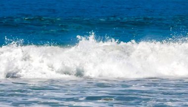 Zicatela Puerto Escondido Oaxaca 'da büyük sörfçü dalgaları..