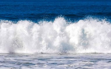 Zicatela Puerto Escondido Oaxaca 'da büyük sörfçü dalgaları..