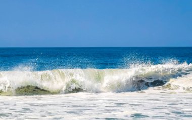 Zicatela Puerto Escondido Oaxaca 'da büyük sörfçü dalgaları..