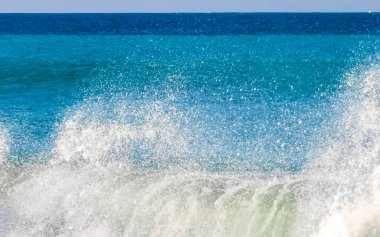 Zicatela Puerto Escondido Oaxaca 'da büyük sörfçü dalgaları..