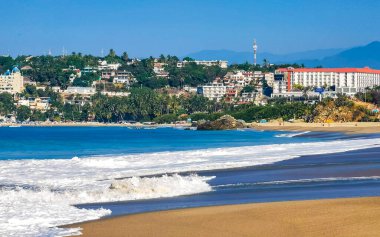 Zicatela Puerto Escondido Oaxaca 'da büyük sörfçü dalgaları..