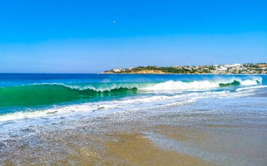 Zicatela Puerto Escondido Oaxaca 'da büyük sörfçü dalgaları..