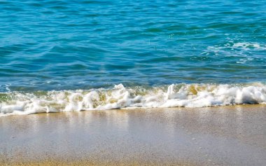 Zicatela Puerto Escondido Oaxaca 'da büyük sörfçü dalgaları..