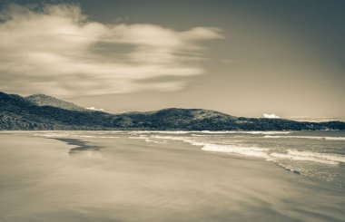 Muhteşem Praia de Lopes Mendes plajı Angra dos Reis Rio de Janeiro Brezilya 'daki büyük tropikal ada Ilha Grande.