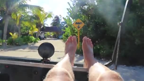 Golf Vagn Buggy Rida Med Fötterna Upp Isla Holbox Quintana — Stockvideo