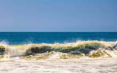 Zicatela Puerto Escondido Oaxaca 'da büyük sörfçü dalgaları..