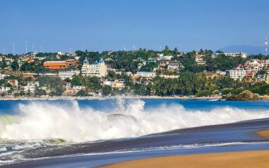 Zicatela Puerto Escondido Oaxaca 'da büyük sörfçü dalgaları..