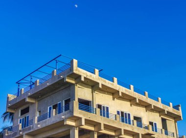 Zicatela Puerto Escondido Oaxaca Meksika 'da devasa inşaat alanı inşaatı durduruldu..