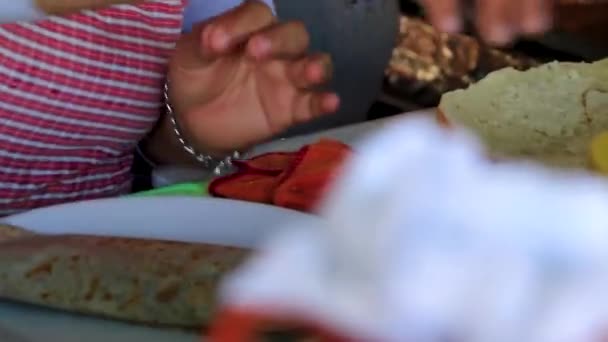 Mexikanska Mat Torta Tacos Smörgås Förbereds Isla Holbox Quintana Roo — Stockvideo