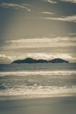 Muhteşem Praia de Lopes Mendes plajı Angra dos Reis Rio de Janeiro Brezilya 'daki büyük tropikal ada Ilha Grande.
