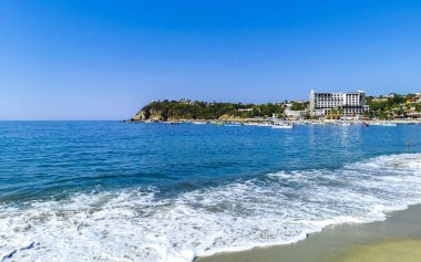 Zicatela Puerto Escondido Oaxaca 'da büyük sörfçü dalgaları..