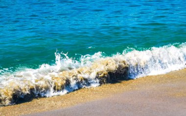 Zicatela Puerto Escondido Oaxaca 'da büyük sörfçü dalgaları..