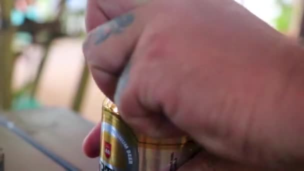 Martens Cerveza Belga Bebida Una Lata Isla Holbox Isla Quintana — Vídeos de Stock