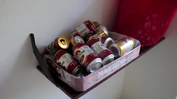 Martens Cerveza Belga Bebida Una Lata Isla Holbox Isla Quintana — Vídeos de Stock