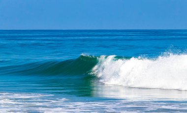 Zicatela Puerto Escondido Oaxaca 'da büyük sörfçü dalgaları..