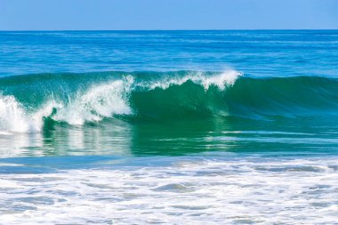 Zicatela Puerto Escondido Oaxaca 'da büyük sörfçü dalgaları..