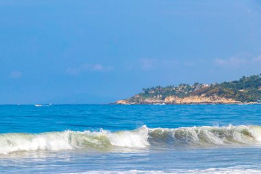 Zicatela Puerto Escondido Oaxaca 'da büyük sörfçü dalgaları..