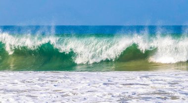 Zicatela Puerto Escondido Oaxaca 'da büyük sörfçü dalgaları..