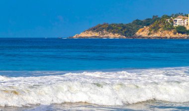 Zicatela Puerto Escondido Oaxaca 'da büyük sörfçü dalgaları..