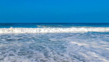 Zicatela Puerto Escondido Oaxaca 'da büyük sörfçü dalgaları..