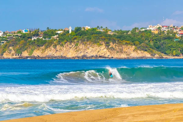 Surfer Surfing Surfboard High Waves Zicatela Puerto Escondido Oaxaca Mexico — Stockfoto