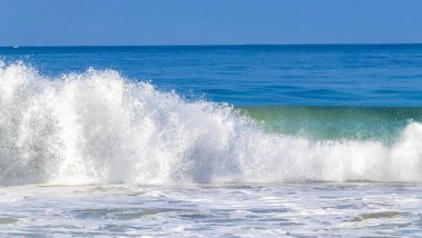 Zicatela Puerto Escondido Oaxaca 'da büyük sörfçü dalgaları..