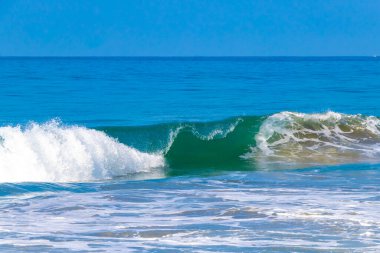 Zicatela Puerto Escondido Oaxaca 'da büyük sörfçü dalgaları..