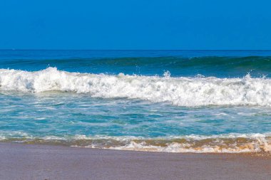 Zicatela Puerto Escondido Oaxaca 'da büyük sörfçü dalgaları..