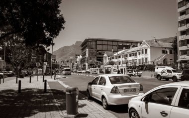 Cape Town Şehir Merkezi, Güney Afrika 'da şehir yaşamı arabaları ve sokaklar.
