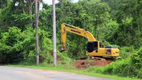 Thalang Phuket Thailand Oktober 2018 Stora Gula Grävmaskinen Förstör Skogsdjungeln — Stockvideo