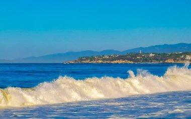 Zicatela Puerto Escondido Oaxaca 'da büyük sörfçü dalgaları..