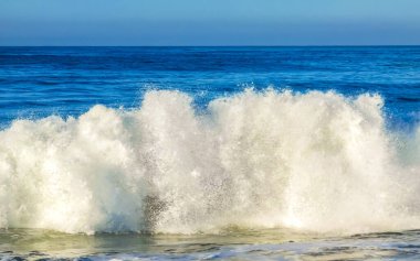 Zicatela Puerto Escondido Oaxaca 'da büyük sörfçü dalgaları..