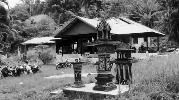 Thalang Πουκέτ Ταϊλάνδη Οκτώβριος 2018 Πολύχρωμο Διακοσμημένο Ιερό Σπίτι Φάντασμα — Αρχείο Βίντεο