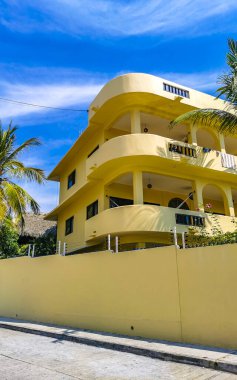 Lüks, güzel tropikal modern evler ve Bacocho Puerto Escondido Oaxaca Meksika 'daki oteller..