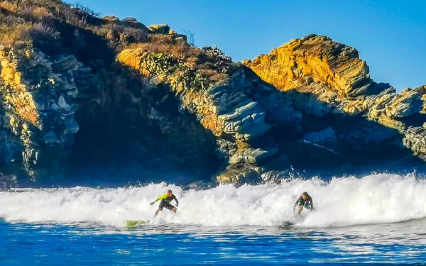 Puerto Escondido Oaxaca Mexikó Január 2023 Szörfözés Szörfdeszkán Nagy Hullámok — Stock Fotó