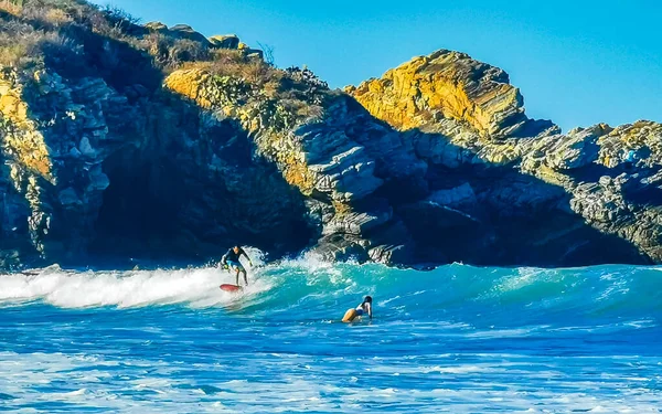 Puerto Escondido Oaxaca Mexico Januari 2023 Surfare Surfa Surfbräda Höga — Stockfoto