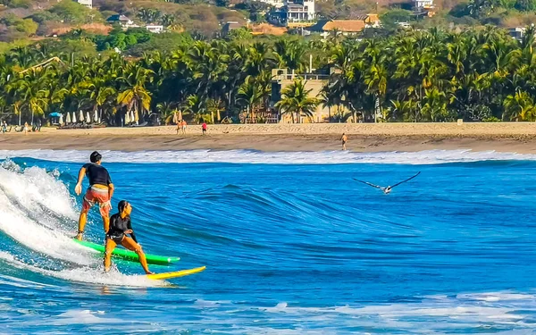 Puerto Escondido Oaxaca Mexico Januari 2023 Surfer Surfen Surfplank Hoge — Stockfoto