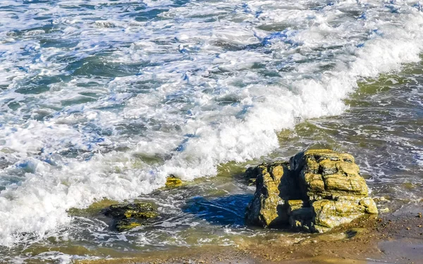 Beautiful Rocks Cliffs Stones Boulders Huge Big Surfer Waves Beach — Foto Stock