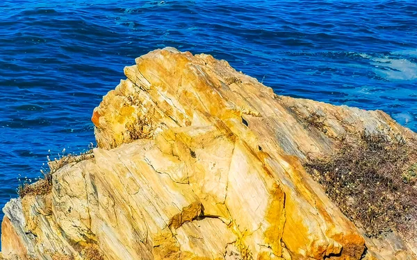Beautiful Rocks Cliffs Stones Boulders Huge Big Surfer Waves Beach — Photo