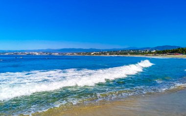 Zicatela Puerto Escondido Oaxaca 'da büyük sörfçü dalgaları..