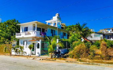 Lüks, güzel tropikal modern evler ve Bacocho Puerto Escondido Oaxaca Meksika 'daki oteller..
