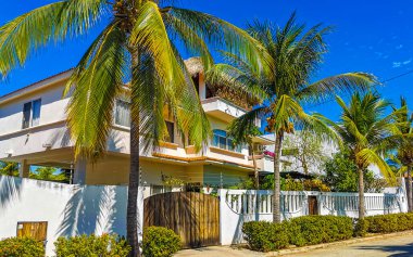 Lüks, güzel tropikal modern evler ve Bacocho Puerto Escondido Oaxaca Meksika 'daki oteller..