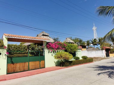 Lüks, güzel tropikal modern evler ve Bacocho Puerto Escondido Oaxaca Meksika 'daki oteller..