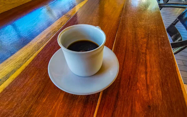 Filiżanka Americano Czarna Kawa Łyżką Talerzem Stole Żywności Napojów Restauracji — Zdjęcie stockowe