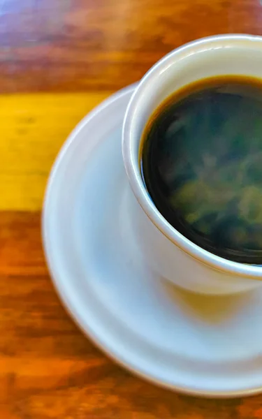 Taza Café Negro Americano Con Cuchara Plato Sobre Mesa Bebida —  Fotos de Stock