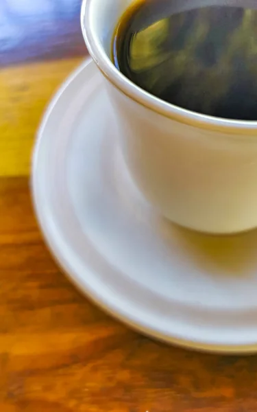 Kopje Americano Zwarte Koffie Met Lepel Bord Tafel Eten Drinken — Stockfoto