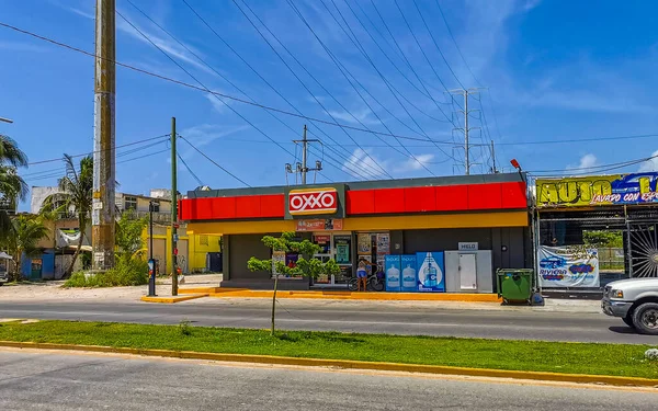 普莱雅 德尔卡门 金塔纳罗奥墨西哥2021年在马路上的Oxxo超市商店或在卡门 金塔纳罗奥墨西哥的加油站 — 图库照片